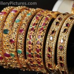 4 Lustrous looking Uncut Diamond Bangle Sets