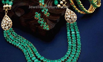bridal set with emerald gold jewellery