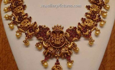 temple jewellery designs catalogue gold with nakshi work