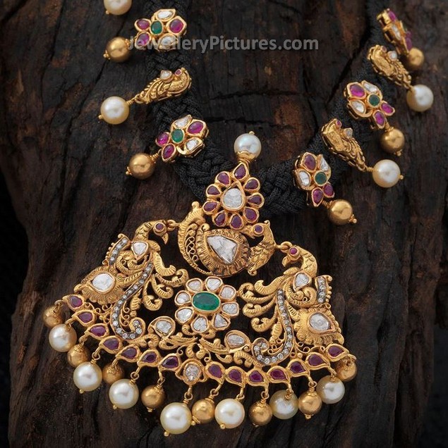 black dori necklace design in gold