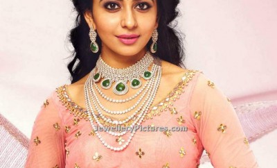 rakul preeth sing in diamond jewellery