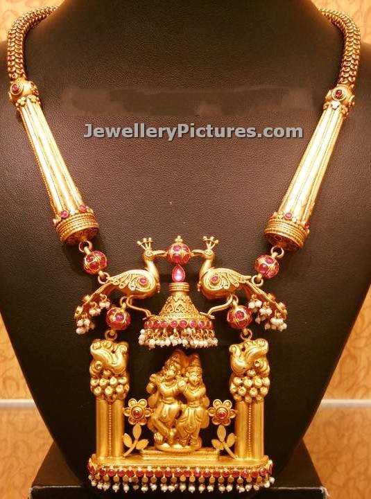 necklace design in gold with radha krishan pendant