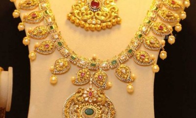 joyalukkas mango necklace with uncut diamonds