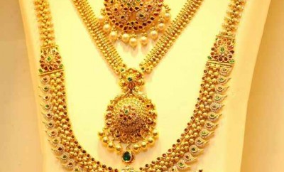 gold necklace designs in joyalukkas