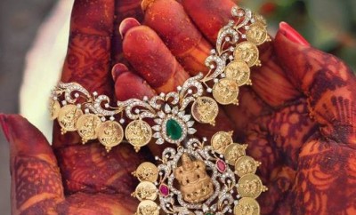 lakshmi kasu necklace studded with diamonds