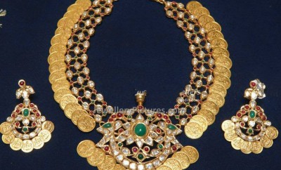 kasulaperu with lakshmi kasu earrings