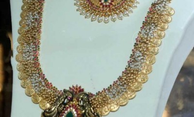 kasulaperu designs gold jewellery with pearls combination