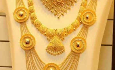 light weight jewellery joyalukkas in gold